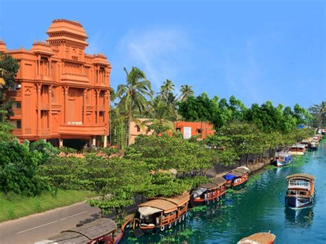 Backwater Resorts in Kerala | Top Luxury Resorts in Kerala