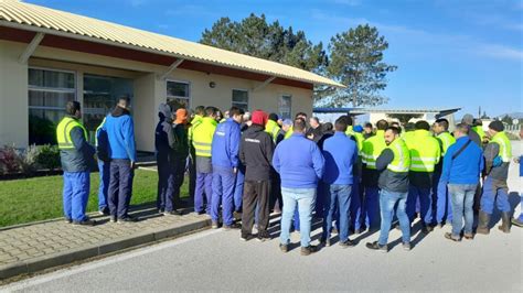 Trabalhadores Da Etermar Em Protesto V O Reunir A Administra O A