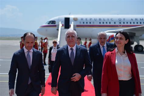 Le président Vahagn Khatchatourian arrive en Géorgie pour une visite