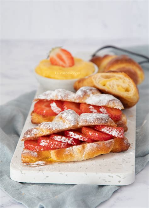 Banketbakkersroom Croissants Met Aardbeien Artofit