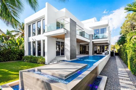 Miami Beach Luxury Waterfront Homes Are Selling Faster Than Ever - Aria ...