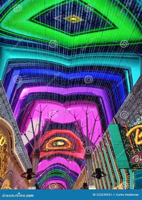 Las Vegas Fremont Street Light Show Editorial Photo - Image of crowd, screenshot: 223239531