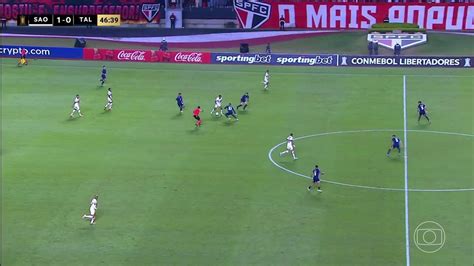 Vídeo Aos 2 min do 2º tempo Juan dá mais um drible no adversário do