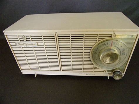 Vintage General Electric Dual Speaker Beige Tabletop Radio Non Working