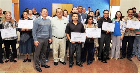 Quihubole DIF BAJA CALIFORNIA Y SEE ENTREGAN BECAS A MENORES EN