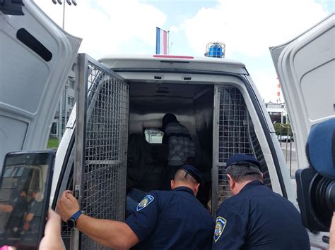 Osumnji Enim Policajcima Odre En Istra Ni Zatvor Te Su Se Aktivno