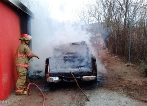 Grupo armado incendia viviendas y vehículos en Sinaloa