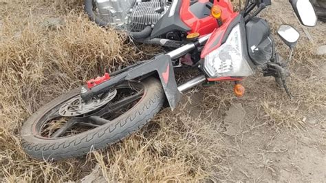 Mujer Derrapa Con Su Moto Y Choca Con Camell N Lateral En Segundo