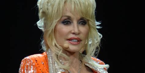 Dolly Parton Gracefully Declines Nomination To The Rock And Roll Hall Of