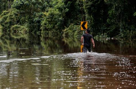 Floods Number Of Evacuees In Four States Continues To Rise Drop In