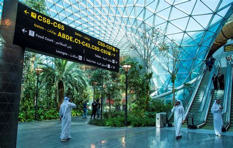 En Fotos Oasis Dentro Del Aeropuerto Internacional De Hamad En Qatar Impactante Jardín