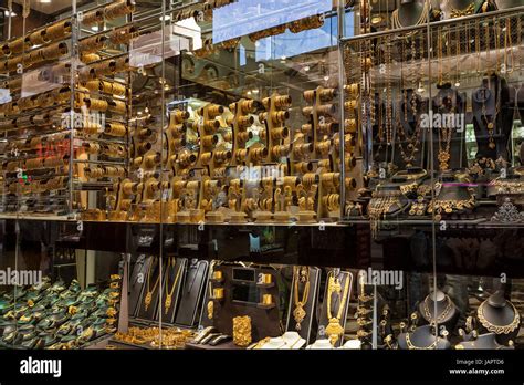 Gold Showroom am Gold Souk Dubai market Stockfotografie - Alamy
