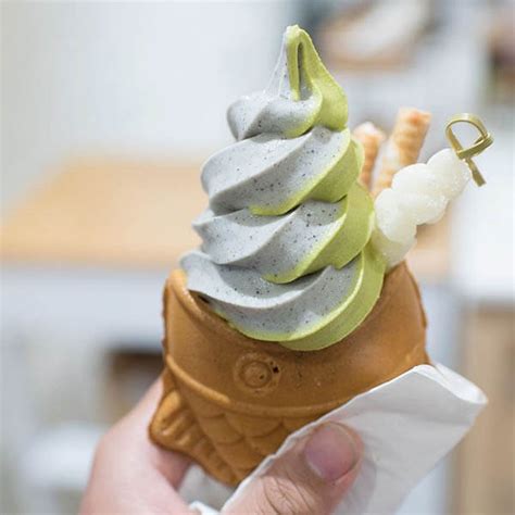 Taiyaki Icecream Adorable Fish Shaped Icecream Cone Design Swan