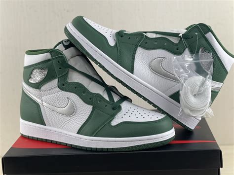 Initial Images Of The Air Jordan 1 Gorge Green Have Been Revealed