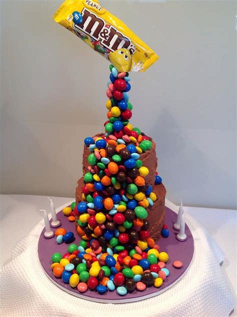 Peanut m&m cake - Decorated Cake by Lolajanes - CakesDecor