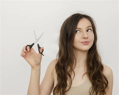 Comment couper ses cheveux soi même sans faire de catastrophes