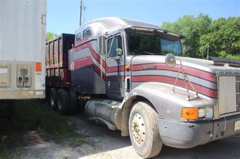 1996 International Mdl 9400 Tandem Axle Tractor Wsleeper Cab Ef9