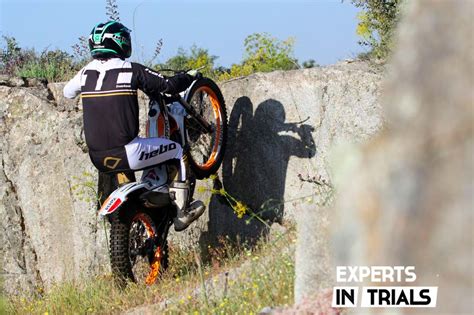 Cómo mejorar el rendimiento y ajustar las suspensiones de la moto de trial