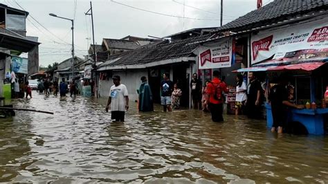 Tiga Jam Hujan Kota Jember Dikepung Banjir