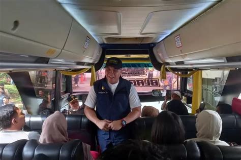 Sediakan Delapan Bus Pj Wali Kota Cimahi Dicky Saromi Lepas Mudik