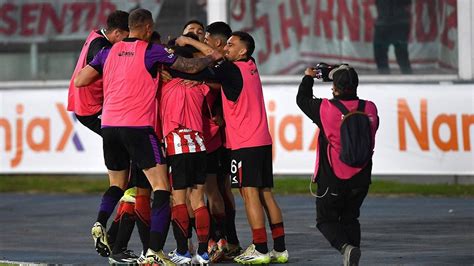 Estudiantes eliminó a Boca por penales y jugará la final ante Vélez