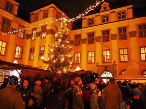 Weihnachtsmarkt Lockt Besucher In Scharen Ins Tettnanger Schloss