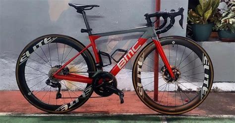 An Aero BMC Race Bike Elitewheels