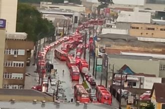 Acidente Causa Engarrafamento De Nibus Na Canaleta No Bairro Port O