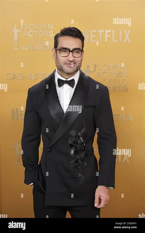 kumail nanjiani attends  st annual screen actors guild awards