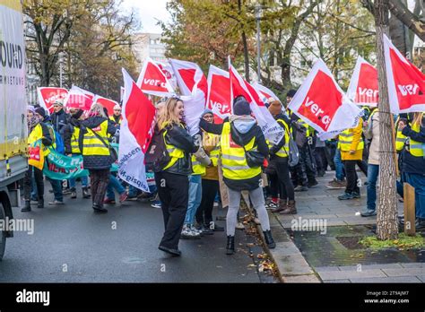 Am Zweiten Tag Des St Ndigen Streiks Organisiert Von Der