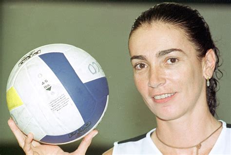 Ícone do vôlei Isabel Salgado morre aos 62 anos Revista Recôncavo