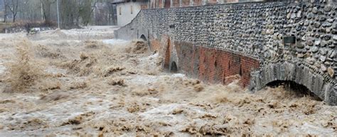 Emergenza Esondazioni In Piemonte Cede Una Strada Un Disperso In Val