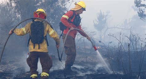 Contin A Combate De Incendio Forestal En Santa Juana