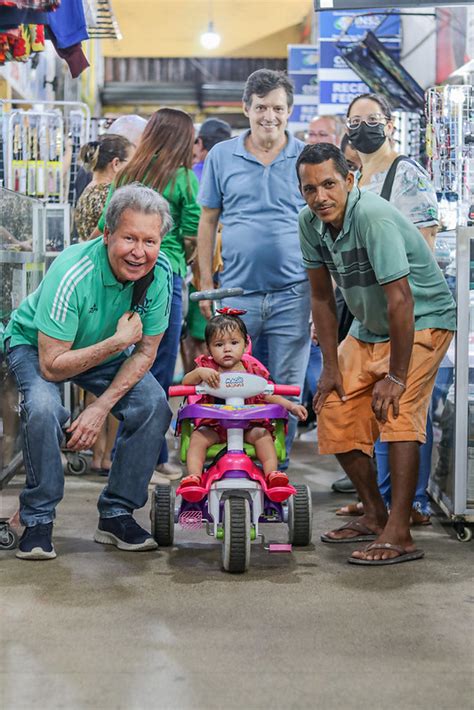 Arthur Neto Aproveita Feriado Para Visitar Amigos Do Mini Shopping Da