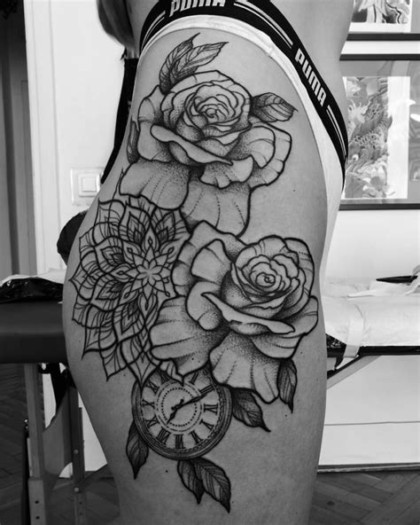 Tatuaż kwiaty róże mandala zegar Autor Dirty Lust Tattoo Studio