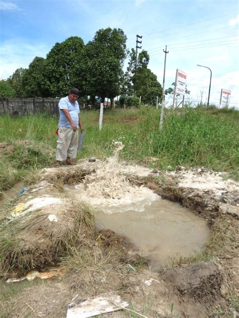 Vecinos Preocupados Por Tuber A Expuesta Y P Rdida De Agua Potable