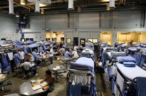 Overcrowded Prisons Around the World Are a Viral Danger - Yahoo Sport