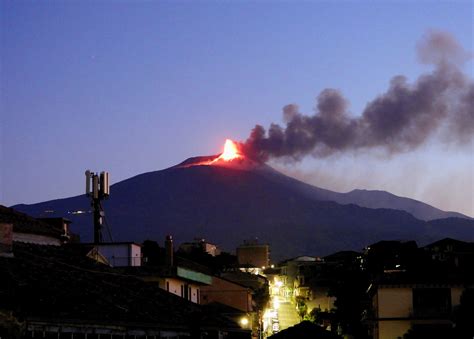 Etna Nuovo Parossismo Le Foto Delleruzione Radio Studio Centrale