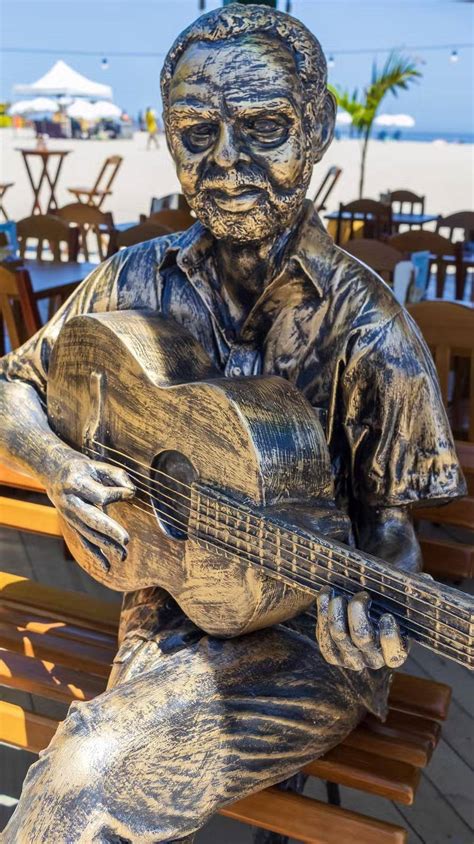 Gilberto Gil ganha estátua em sua homenagem no Rio de Janeiro O Tempo