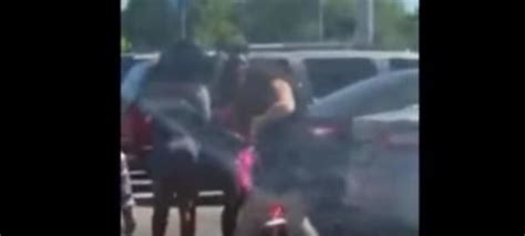 Video Se Viraliza Pelea De Mujeres En Estacionamiento En Estados