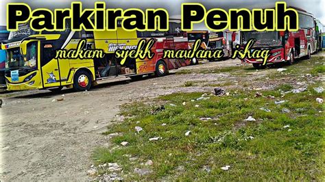 Pesona Bus Indonesia Kepadatan Parkiran Makam Syekh Maulana Ishaq