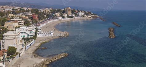 Vista Aerea Della Spiaggia E Della Costa Di Santa Marinella Bella