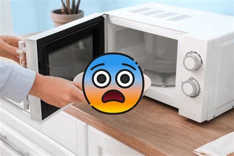 10 Things You Should Never Put In The Microwave