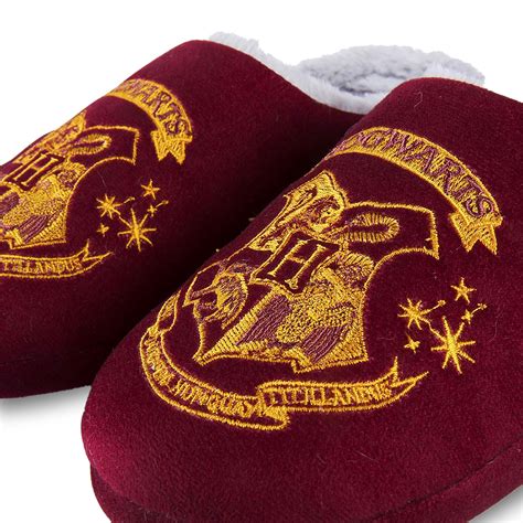 Harry Potter Chaussons En Peluche Blason De Poudlard Rouge Elbenwald