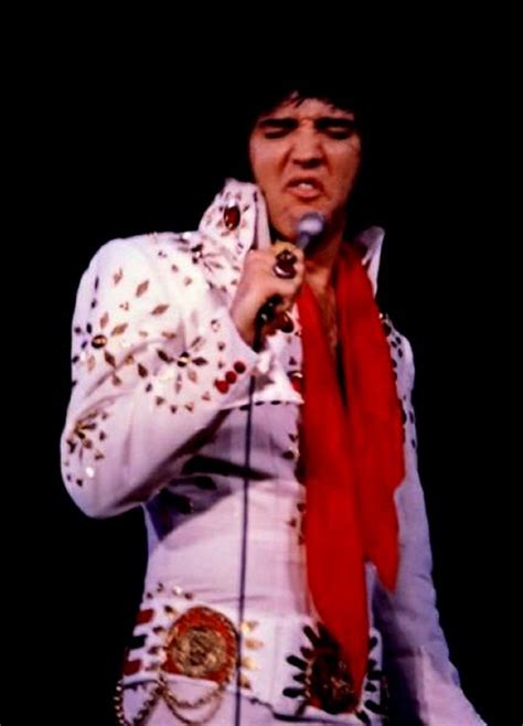 Elvis On Stage In 1971 Elvis Presley Concerts Elvis In Concert Elvis Presley Photos King Of