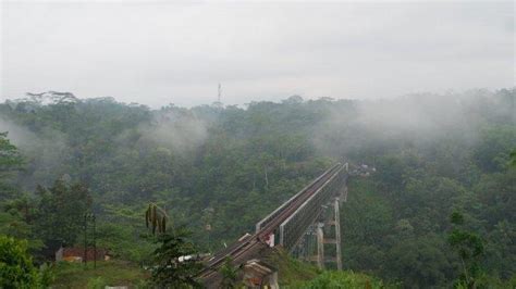 Mengenal Jembatan Cirahong Jalur Kereta Api Unik Berusia Tahun