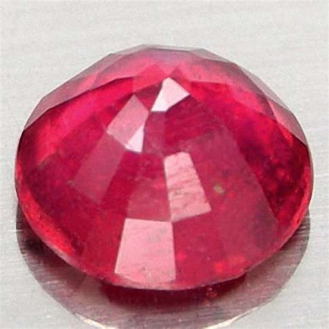 Intergemstones Rubin 1 55 Carat SI Rund Excellent