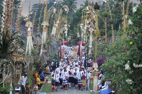 Upacara Sembahyang Di Bali