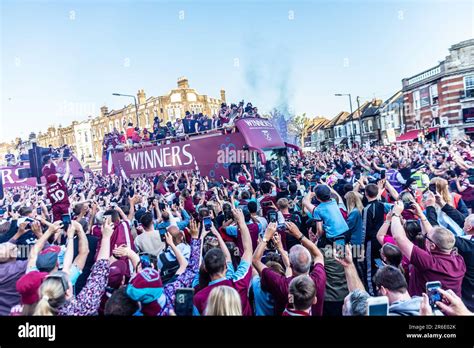 Supporters At West Ham Utd Football Team S Open Top Bus Victory Parade