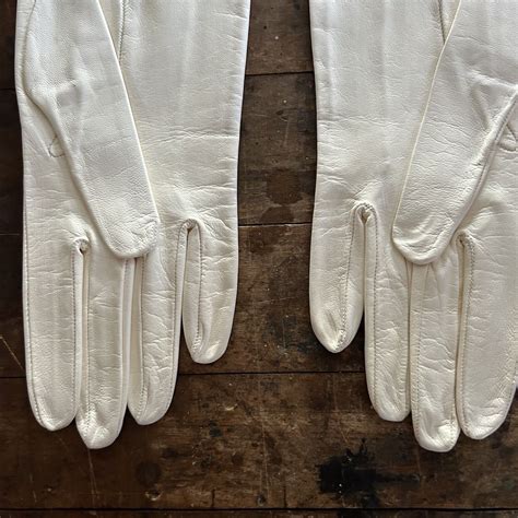 Valentino vintage white leather gloves - Gem